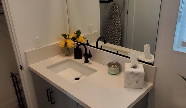 Secure 1BD/1BA Gem in a Private Community
