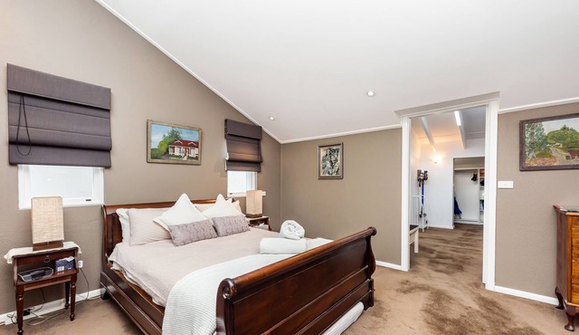 Self Contained Unit Within Elegant Randwick Home in Randwick