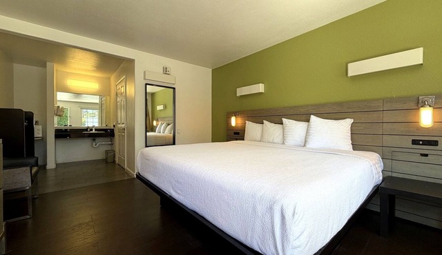 Signature King Room - Accessible (ADA) - Sleeps 2