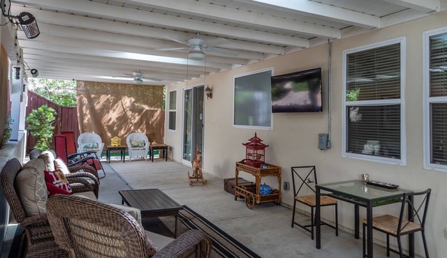 Single-Level + BBQ Patio + Outdoor TV | Minutes to Downtown Paso | Ritz del Ri0