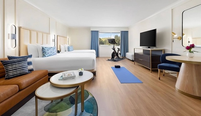 SoCal Fit Room Two Queen, The Anza A Calabasas, Pool, Close to Lake Calabasas