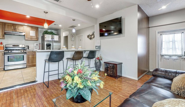 SoCal Launchpad: 3BR in Hawthorne, 4 Mi to SoFi!
