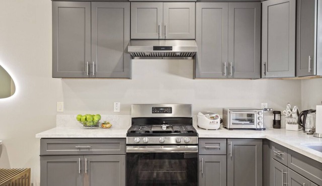 SoCal Townhomes- Prime Location in Orange County