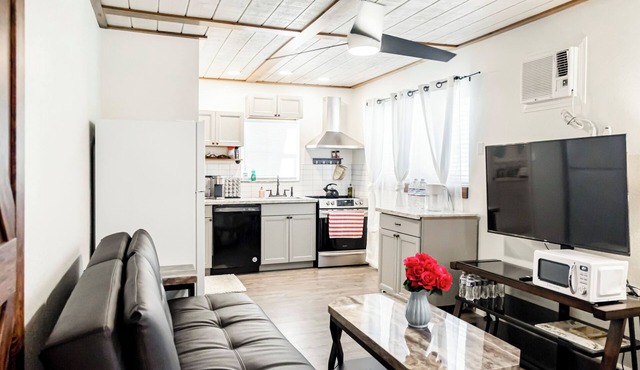 Spa-Inspired Luxury Cottage, Heart of Redding & Near Bethel Church