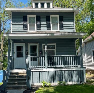 Spacious 1 Bedroom Duplex in Lansing