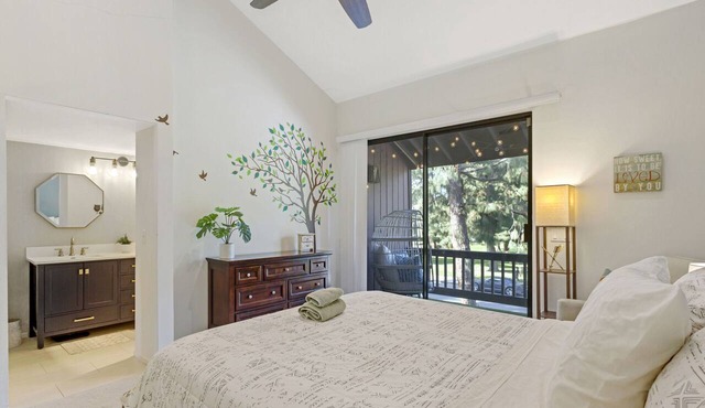 Spacious 2-bedroom + office townhome in Woodland Hills