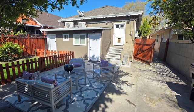 Spacious 2BR + Gigabit Wi-Fi + 2 Parking Spots