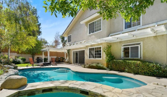 Spacious 3406 sq.ft & Cozy 5bd/4bth&pool/jacuzzi