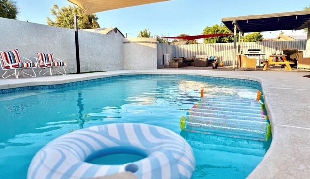 Spacious 3b2b house. Come relax and enjoy a refreshing splash in a cool pool.