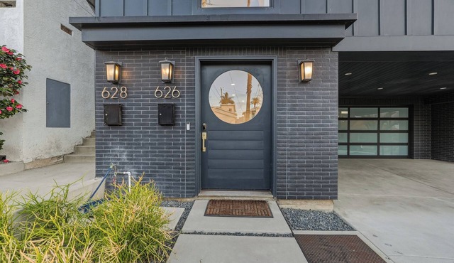 Spacious 4-bedroom modern house in beautiful Hermosa Beach!