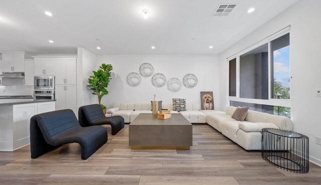 Spacious 4-bedroom house with AC, WiFi in beautiful Santa Ana