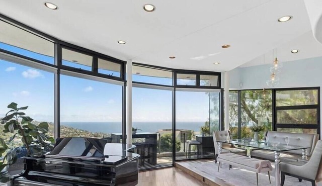 Spacious 4-bedroom house in peaceful Laguna Beach with AC