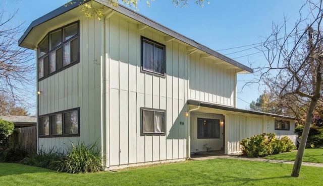 Spacious 4BR Backyard Oasis with BBQ Near UC Davis