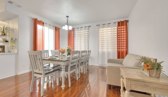 Spacious 5BR/3BA Family Home Sleeps 12/Near Pasadena, Arcadia & LA