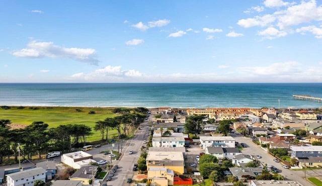 Spacious 5BR Coastal Retreat | 8 Beds Beach & Golf