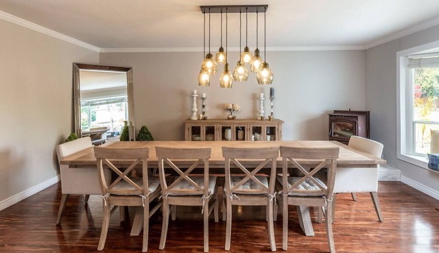 Spacious and comfortable 5-bedroom home in San Jose, ideal for families, relocations, and extended stays. Features a private backyard, ample parking, and easy access to major highways, tech campuses, and local dining.