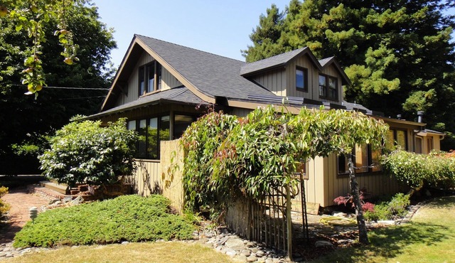 Spacious & Comfy, nr Zoo SKYWALK, Garden, Redwoods, Park, & even great 4 HORSES!