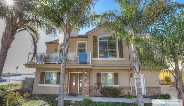 Spacious Downtown Pismo Beach Condo