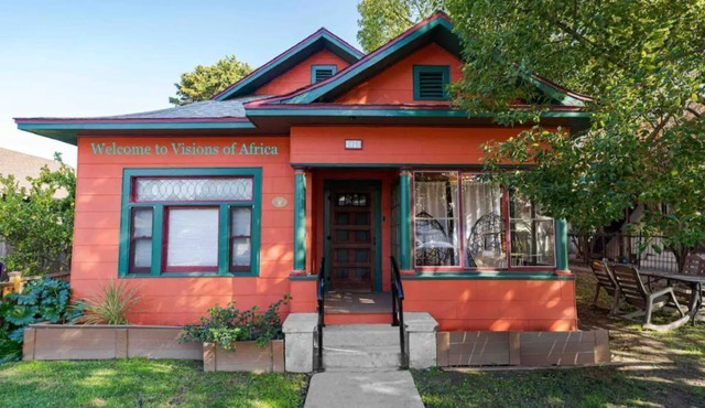 Spacious FAMILY FRIENDLY home beautifully decorated with African art.