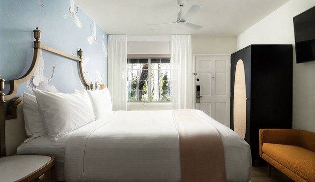 Spacious King Unit w/Outdoor Pool, Firepits, Bikes & Gym Access! Pets Welcome!