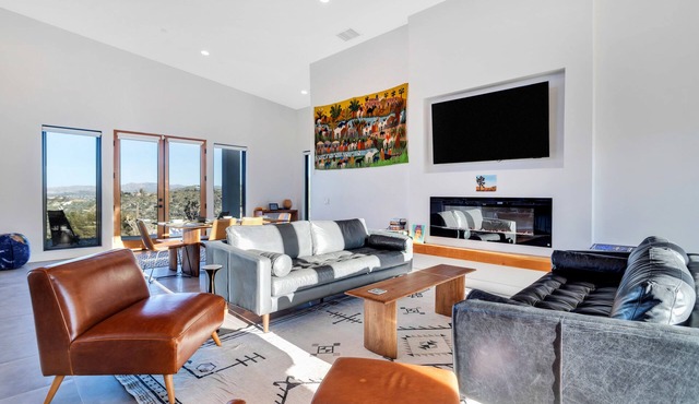 Spacious mountain view dog-friendly house with grill, fireplace, W/D, & kitchen in Yucca Valley