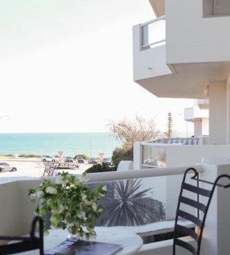 Spacious, ocean-front, pied-à-terre with stunning views &opposite cafes in Perth
