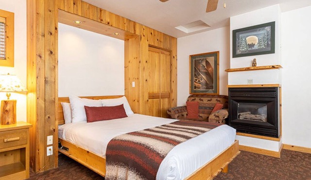 Spacious Studio | Red Wolf Lakeside Lodge