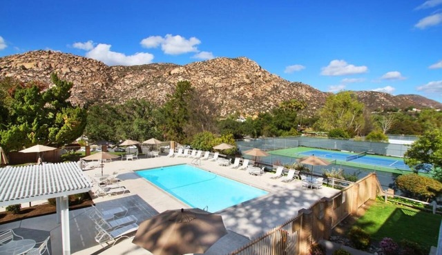 Spacious Villa w/Full Kitchen, Swimming Pools & Tennis Courts in Ramona