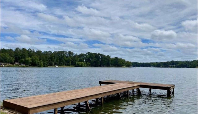 Spacious waterfront home on Jackson Lake. in Covington