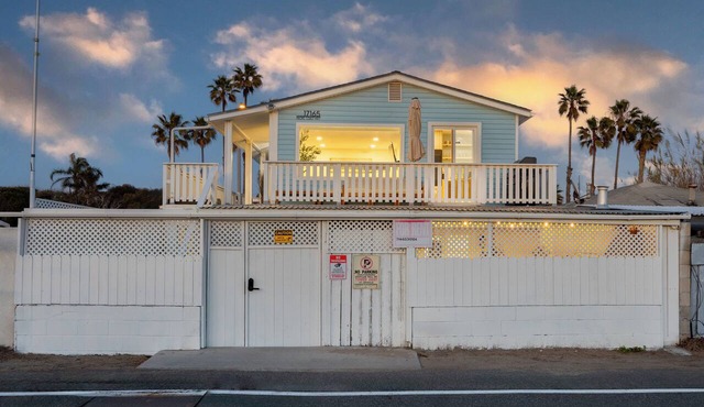 Steps to Beach, Firepit & Patio | Long-Term Sunset Beach Stay | Coastal Cove