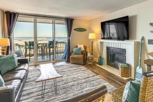 Steps to Shore: Condo w/Resort Perks in Oceanside