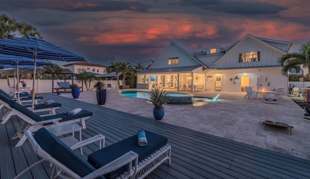 Steps to Vanderbilt Beach, Sleeps 13, Resort-Style Backyard in Naples