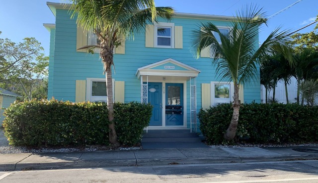 Studio #4 - Within Steps to Downtown Lake Worth Beach in Lake Worth