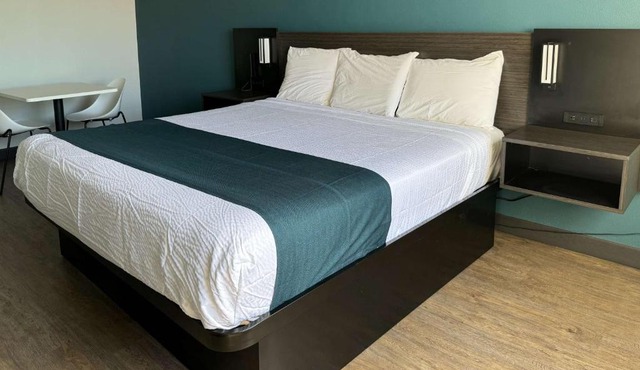Studio 6 Suites Gardena, CA