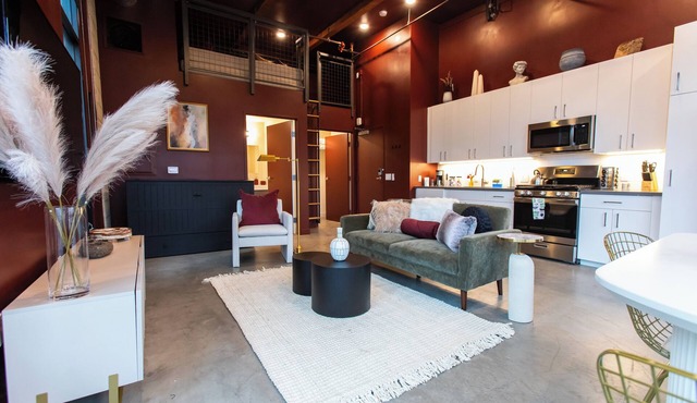 Studio loft with garage door with AC located in the heart of DTSA