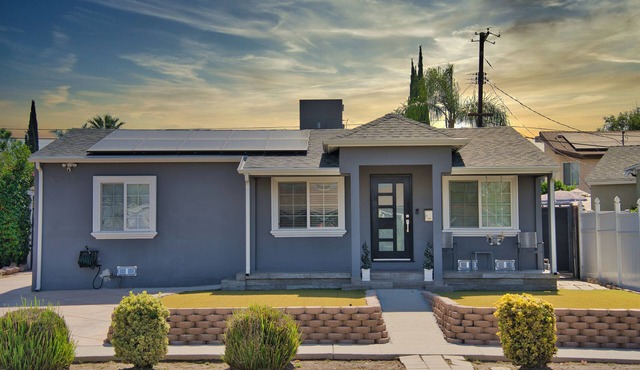 Stylish 3BR/2BA + King Bed + Fire Pit + BBQ + Lux Kitchen + 15 min Universal