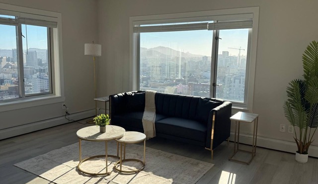 Stylish High-Floor 1BR with Skyline Views
