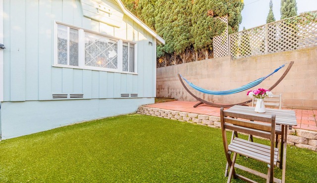 Stylish mini-studio close to LAX and the beach with AC
