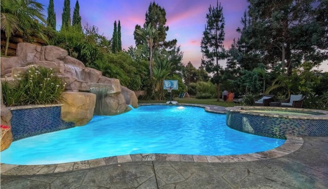 Summer Paradise! 5BR OUTDOOR RESORT w/Pool, 3/4 Acres +toys+soccer+family+beach