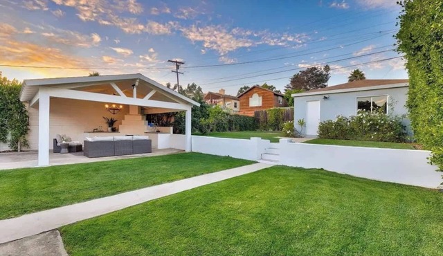 Sunny Family Friendly Home I Near Beach + Shops