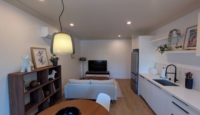 Super Host - 1 bed 1 bath Newly renovated Wonderful apartment by the Grove