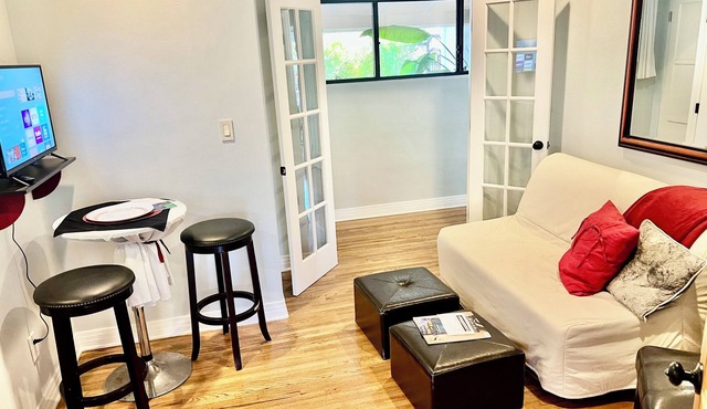 Superb 2-bedroom cottage with AC in charming La Mesa/Mt Helix with views