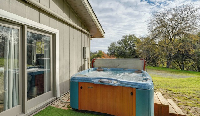 Sweeping Views! Charming Home Near Dtwn Jamestown