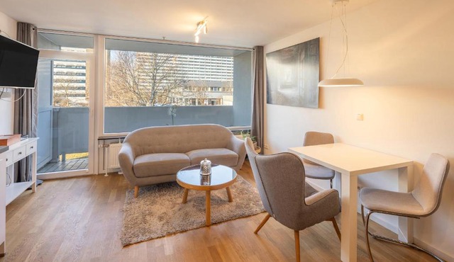 SweetHome - Studio Apartment mit Küche und Balkon in Munich