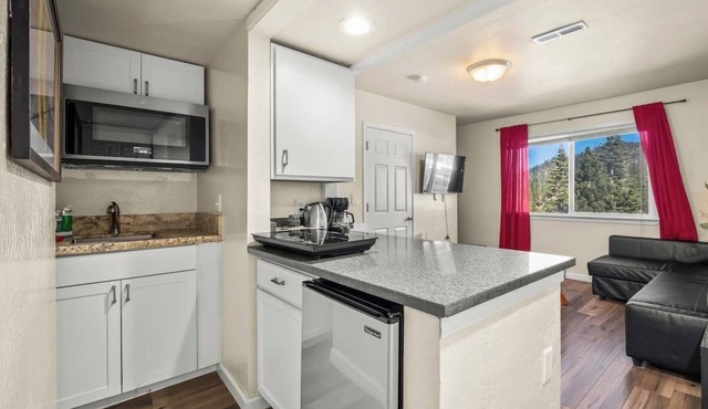 Tahoe Mountain Escape - Cozy 1BR/1BA, Epic Views & Adventure Nearby