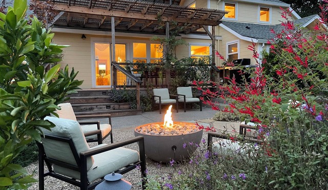 Terra Sana ~ Pool + Hot Tub Garden Sanctuary, Sebastopol