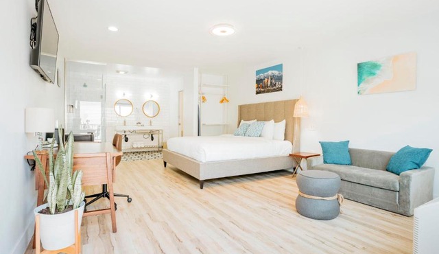 The Belmont Shore Inn