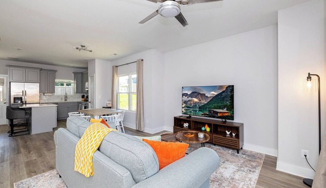 The Birch ~ Modern 3BR, Walk to DT Kannapolis in Kannapolis