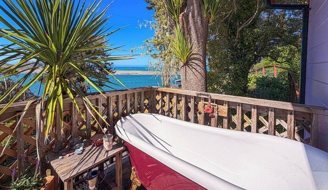 The Dreamboat Romantic soaking tub Jenner CA