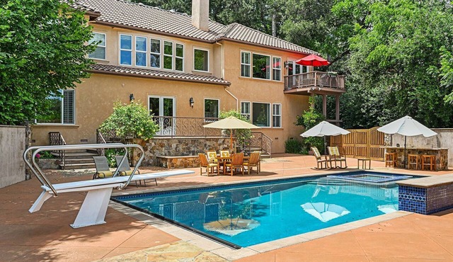 The Hideaway | Pool,Tennis Court, Outdoor Kitchen
